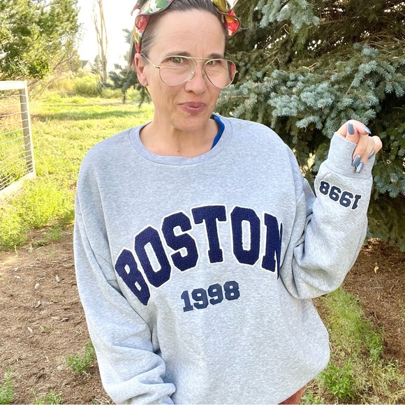 New! Varsity Embroidered BOSTON 1998 Super Soft Cozy Crewneck Sweatshirt - Picture 3 of 4
